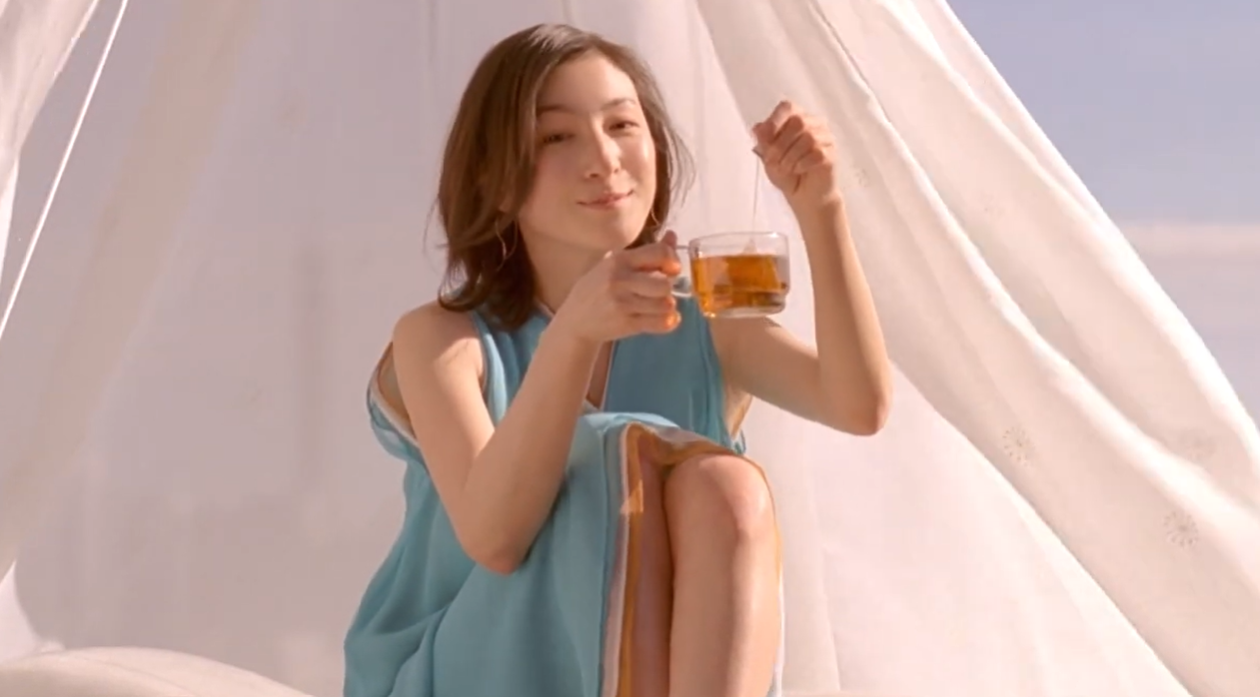 日本コカ・コーラ CM からだ巡茶 「邪魔しないで」篇「忘れてました」篇等