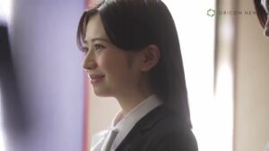 はるやま CMのシーン3（01:16）