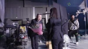 はるやま CMのシーン4（01:52）