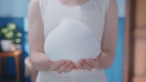 SENKA CMのシーン2（00:13）
