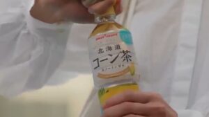 北海道コーン茶 CMのシーン2（00:01）