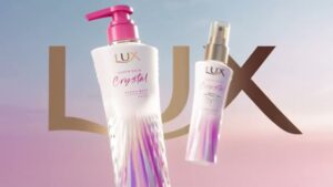 LUX CMのシーン2（00:01）