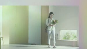 ルミナス・ビー CMのシーン3（00:06）