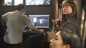 ファンデ美容液 CMのシーン4（03:01）
