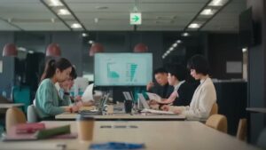 朝日新聞社 CMのシーン2（00:03）