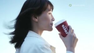 コスタ コーヒー CMのシーン6（00:08）