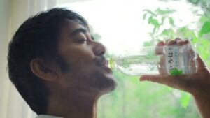 い・ろ・は・す CMのシーン8（00:46）