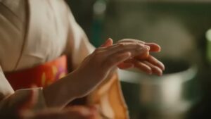 大人アガル犬山 CMのシーン4（00:10）