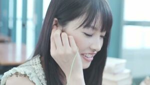 ユニバーサルミュージック CMのシーン6（00:08）