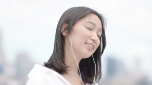 ユニバーサルミュージック CMのシーン4（00:05）