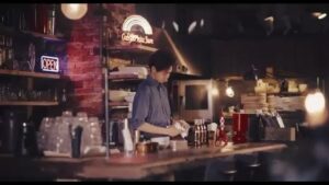 コカ・コーラ CMのシーン2（00:05）