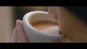 マキシム CMのシーン6（00:16）