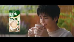 マキシム CMのシーン7（00:19）
