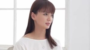 プラチナ・ウーマン CMのシーン5（02:24）