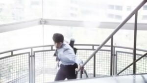 信和建設 CMのシーン4（00:10）