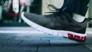 ASICS CMのシーン1（00:00）