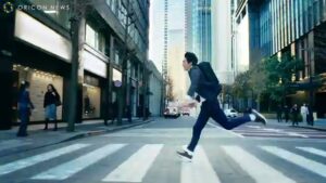 ASICS CMのシーン3（00:03）