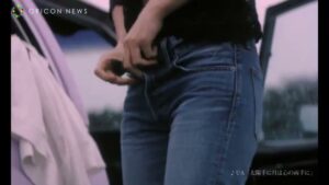 AZUL BY MOUSSY CMのシーン4（00:05）