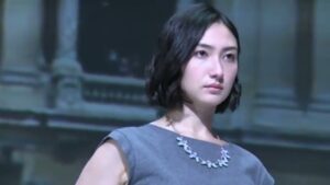 GU CMのシーン4（02:54）
