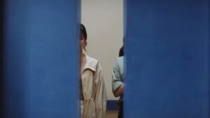 GU CMのシーン2（00:02）