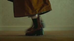 Tod’s CMのシーン7（01:02）