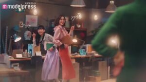 JINRO CMのシーン1（00:03）