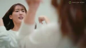 ユニクロ CMのシーン2（00:13）