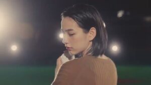 ユニクロ CMのシーン7（00:31）