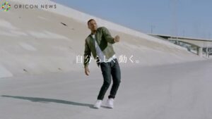 ユニクロ CMのシーン8（00:46）