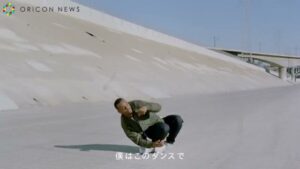 ユニクロ CMのシーン9（00:52）
