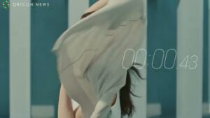 ユニクロ CMのシーン3（00:03）