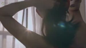 ユニクロ CMのシーン1（00:01）