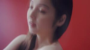 ユニクロ CMのシーン2（00:04）