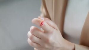 バンドエイド CMのシーン2（00:01）