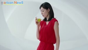 生茶 CMのシーン6（01:06）
