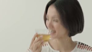 生茶 CMのシーン4（00:10）