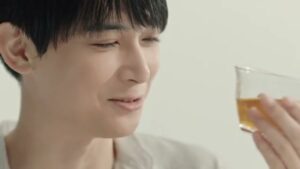 生茶 CMのシーン5（00:14）