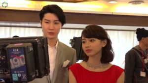 伊勢半 CMのシーン8（01:56）