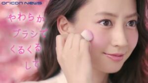キャンメイク CMのシーン3（00:06）