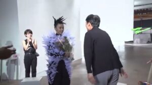 e-maのど飴 CMのシーン10（02:30）