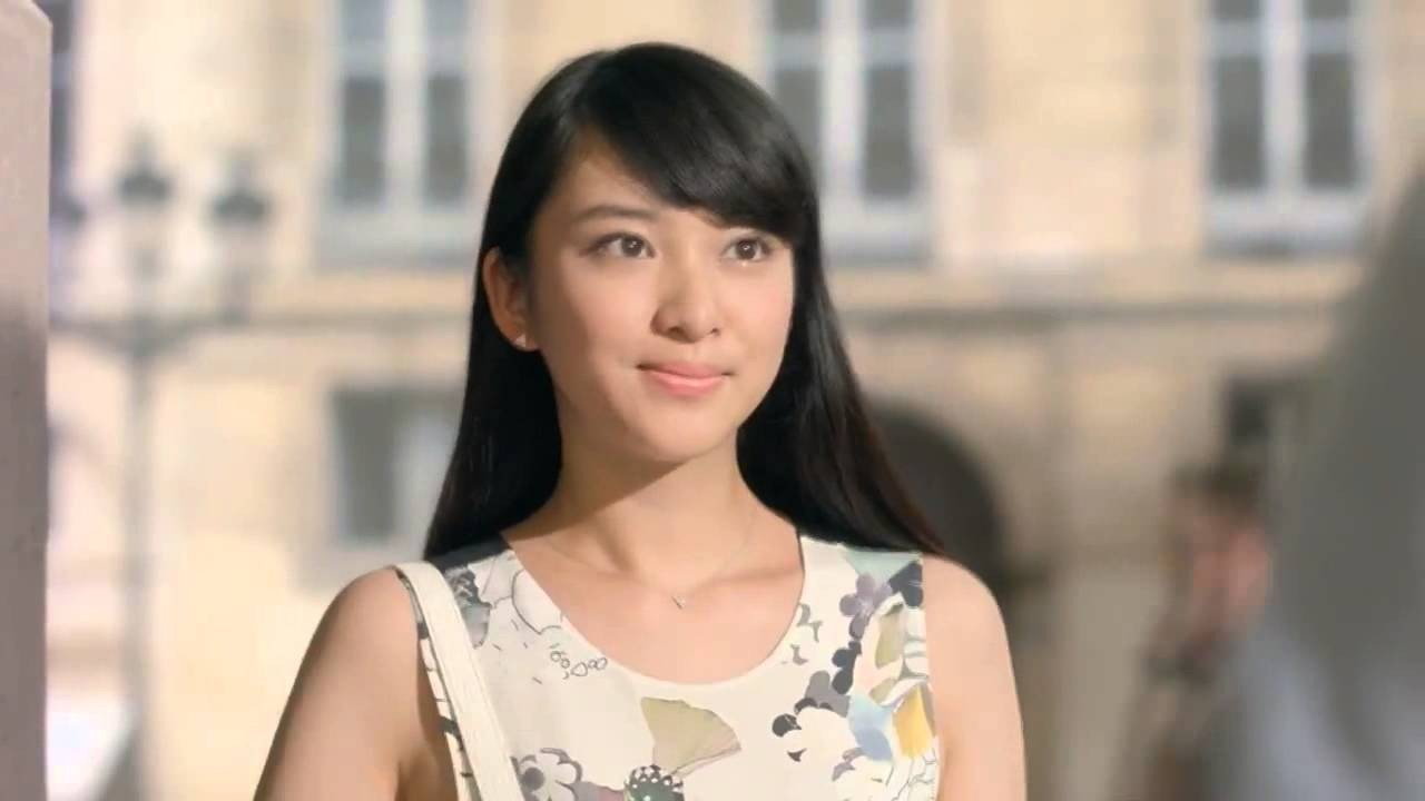 マキアージュ トゥルーチーク・エッセンスグラマラスルージュ 「チーク／ルージュ 女は無敵。マルチ画面」篇