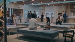 日本アルコン CMのシーン1（00:09）