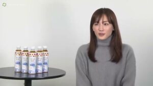 からだ巡茶 CMのシーン7（06:43）