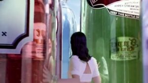 日本コカ・コーラ CMのシーン4（00:06）