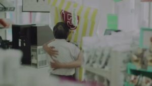 ファミチキ CMのシーン5（00:21）