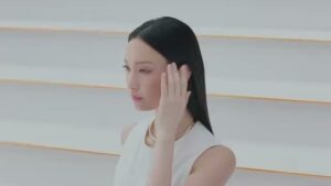 イブ CMのシーン2（00:01）