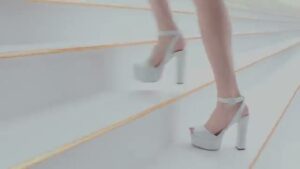 イブ CMのシーン3（00:03）