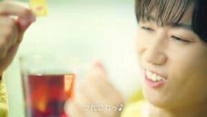 アクアビバレッジ CMのシーン4（00:05）
