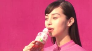 サントリー CMのシーン3（01:02）