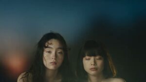 une une nana cool CMのシーン2（00:09）